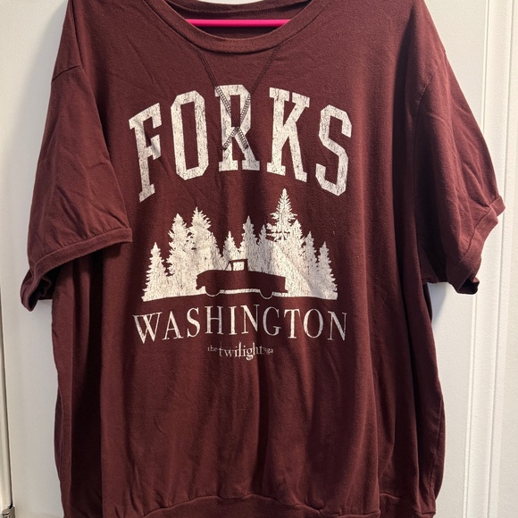 torrid Tops - Torrid Twilight/Vampire T-Shirt FORKS Washington, Size 3/3X